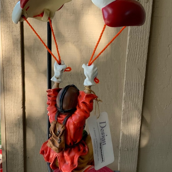 Clown On A Parachute - Picture 2 of 12